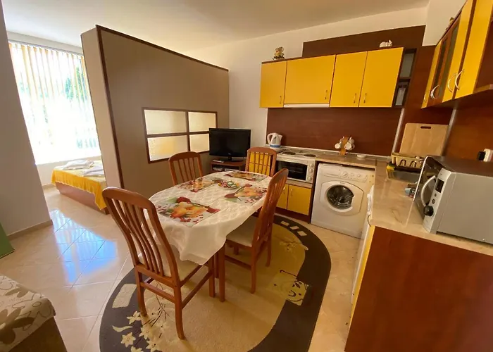 In Complex Colosseum Apartment